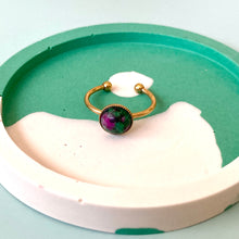 Charger l'image dans la galerie, Bague en acier doré & rubis fuschite