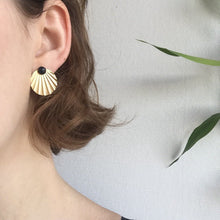 Charger l'image dans la galerie, Boucles coquillage blue sand - plaqué or