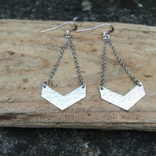 Charger l'image dans la galerie, Boucles d'oreilles triangles argentées