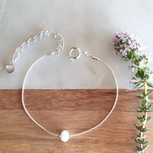 Charger l'image dans la galerie, Bracelet perle blanche argenté