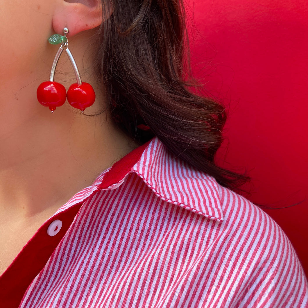 Boucles cerises argentées