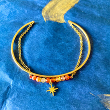 Charger l&#39;image dans la galerie, Bracelet double étoile polaire en acier doré et agate orange