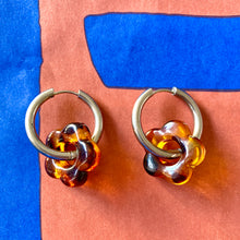 Charger l&#39;image dans la galerie, Créoles fleurs léopard en acier