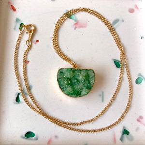 Collier plaqué or & pendentif cristal vert
