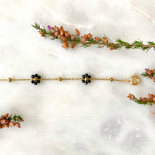 Charger l&#39;image dans la galerie, Bracelet fleur doré &amp; spinelle noire