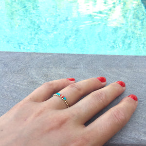 Bague plaquée or perles turquoise & rouge