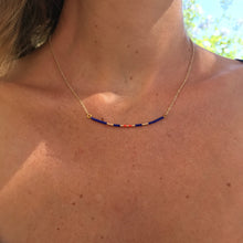 Charger l&#39;image dans la galerie, Collier barrette doré bleu roi &amp; corail