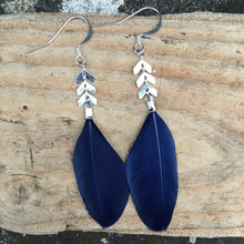 Charger l&#39;image dans la galerie, Boucles d&#39;oreilles plumes argent &amp; bleu nuit