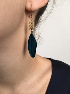 Boucles d'oreilles plumes or & bleu pétrole