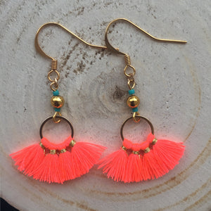 Boucles d’oreilles pompons corail