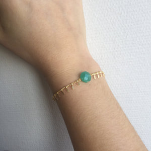 Bracelet gouttes dorées et agate vert d'eau