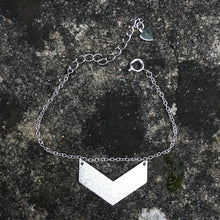 Charger l&#39;image dans la galerie, Bracelet triangle argenté
