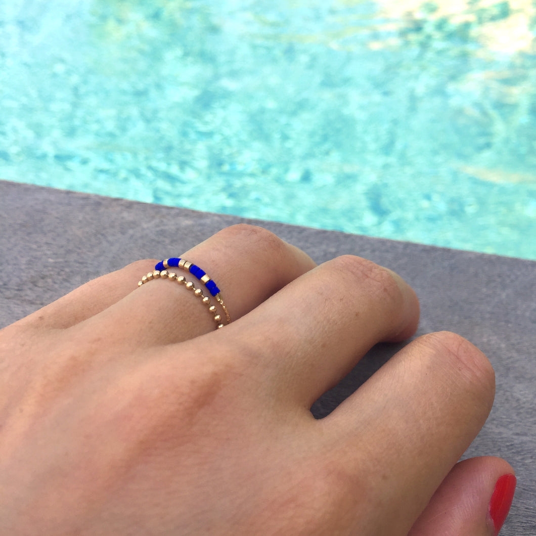 Bague plaquée or perles bleu roi & doré