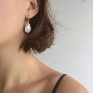 Boucles d'oreilles gouttes blanches