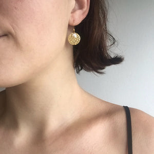 Boucles d'oreilles martelées dorées