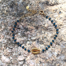 Charger l&#39;image dans la galerie, Bracelet perlé bleu canard &amp; coquillage doré